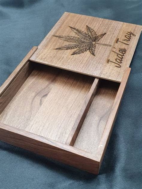 weed box with rolling tray